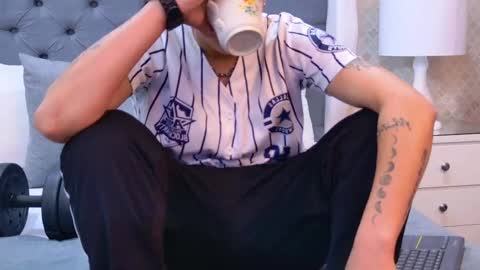 Snapshot of zoekrug chatting on November 2025 11:43:02 AM Zoe Krug online show from November 2025 11:43:02 AM