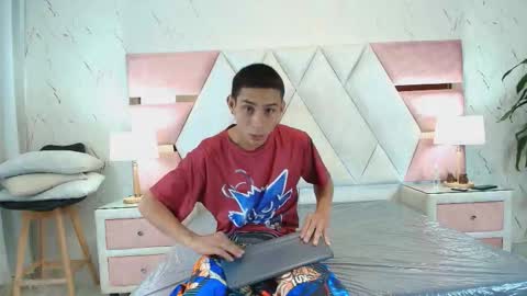 zoelucas online show from October 2025 07:03:02 PM