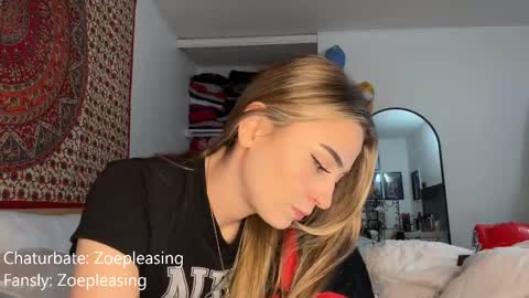 Snapshot of zoepleasing chatting on October 2025 12:54:02 AM zoepleasing online show from October 2025 12:54:02 AM