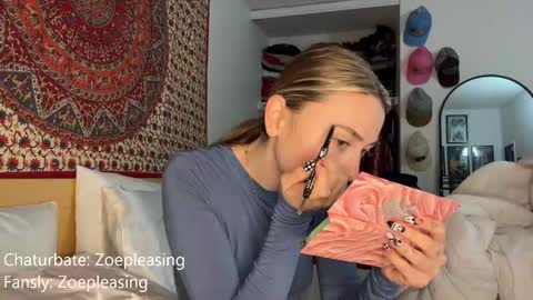 Snapshot of zoepleasing chatting on October 2025 01:28:01 AM zoepleasing online show from October 2025 01:28:01 AM