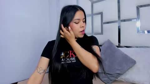 Snapshot of zoeswanx chatting on October 2025 12:24:02 PM ZoeSwam online show from October 2025 12:24:02 PM