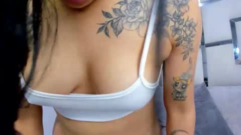 Snapshot of zoeswanx chatting on October 2025 01:32:01 PM ZoeSwam online show from October 2025 01:32:01 PM