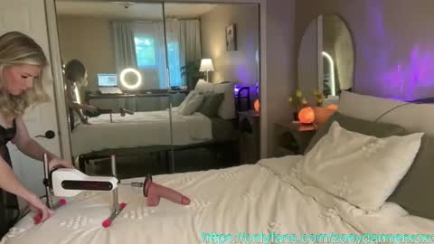 Zoeydanner online show from October 2025 11:15:02 PM