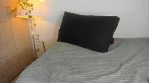 Snapshot of zoooe_1 chatting on October 2025 12:33:01 PM zooe online show from October 2025 12:33:01 PM