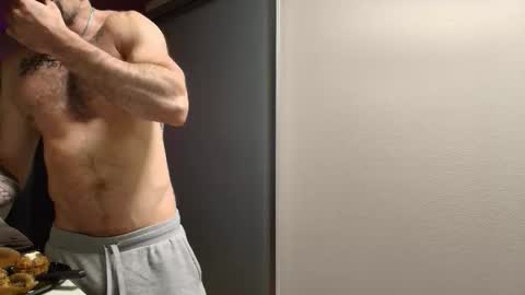 Snapshot of zuko_zen69 chatting on October 2025 01:33:02 PM Zuko online show from October 2025 01:33:02 PM