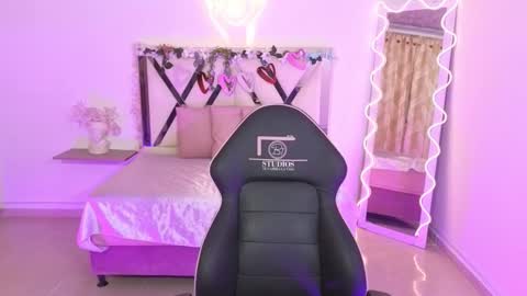 Snapshot of zury_tay chatting on September 2025 11:54:01 AM ZURY online show from September 2025 11:54:01 AM