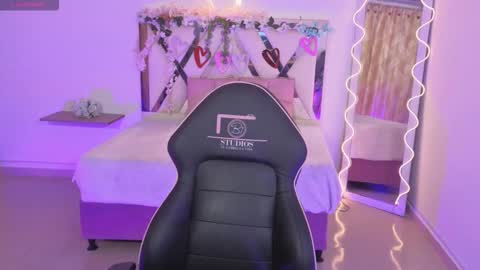 Snapshot of zury_tay chatting on October 2025 11:33:02 AM ZURY online show from October 2025 11:33:02 AM