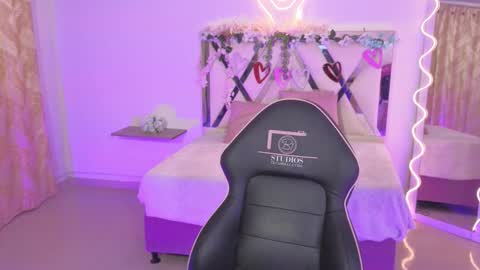 Snapshot of zury_tay chatting on October 2025 11:35:01 AM ZURY online show from October 2025 11:35:01 AM