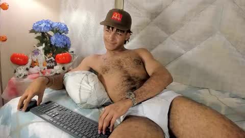 Snapshot of zyan_moreno chatting on October 2025 02:10:01 PM zyan_moreno online show from October 2025 02:10:01 PM