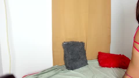 zyra_vox online show from September 2025 02:33:02 PM