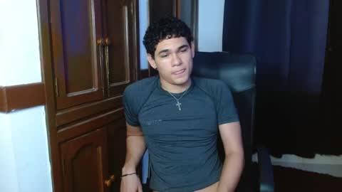 Snapshot of zyrosxk chatting on October 2025 06:13:01 AM antonio felipe online show from October 2025 06:13:01 AM