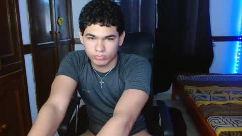 Snapshot of zyrosxk chatting on November 2025 12:05:02 PM antonio felipe online show from November 2025 12:05:02 PM