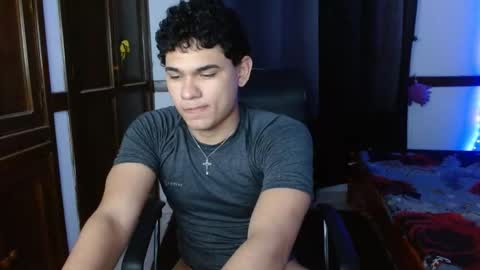 Snapshot of zyrosxk chatting on November 2025 12:05:01 AM antonio felipe online show from November 2025 12:05:01 AM