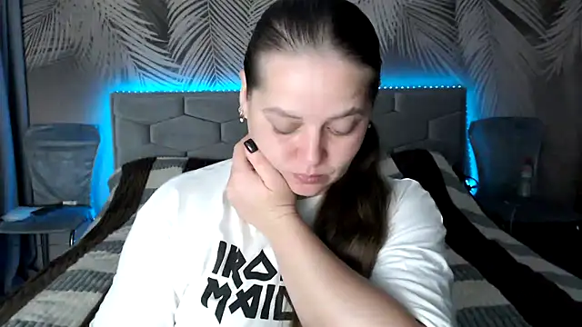 uliastar online show from October 2025 07:06:01 AM