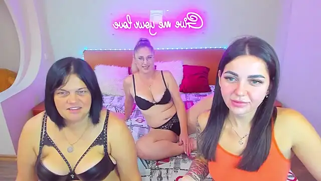 Snapshot of CrazyMilanka chatting on September 2025 08:14:02 AM CrazyMilanka online show from September 2025 08:14:02 AM