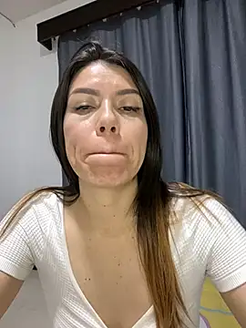 Snapshot of martina_contreras chatting on February 2025 11:35:01 PM martina contreras online show from February 2025 11:35:01 PM