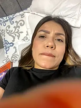 Snapshot of martina_contreras chatting on October 2025 05:13:01 AM martina contreras online show from October 2025 05:13:01 AM