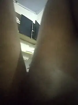 Snapshot of Dudamorena chatting on November 2025 06:35:01 PM Dudamorena online show from November 2025 06:35:01 PM