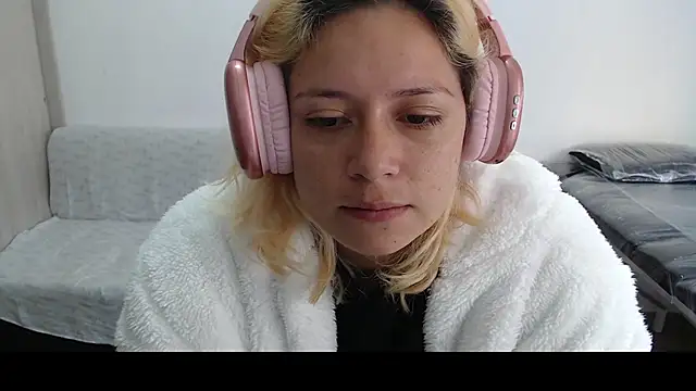 MommyMiaWs online show from March 2025 01:45:01 PM