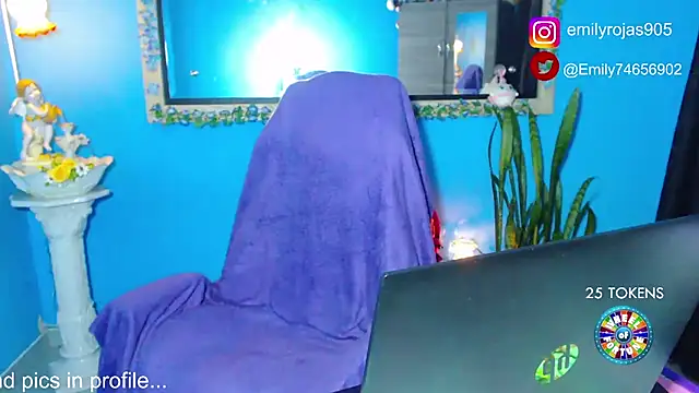 Snapshot of EmiTranny chatting on December 2024 09:08:02 PM EmiTranny online show from December 2024 09:08:02 PM