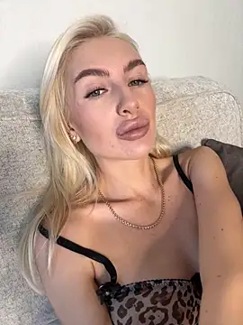 Mia Roxie online show from October 2025 10:38:01 AM