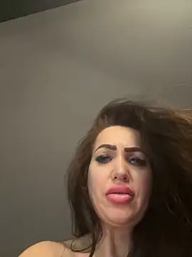 Snapshot of ASSYA chatting on October 2025 01:03:02 AM ASSYA online show from October 2025 01:03:02 AM