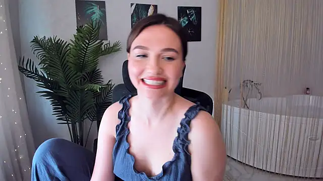 GracefulLook online show from February 2025 09:43:01 AM