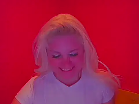 Snapshot of qvncrazy chatting on December 2024 05:48:01 AM qvncrazy online show from December 2024 05:48:01 AM