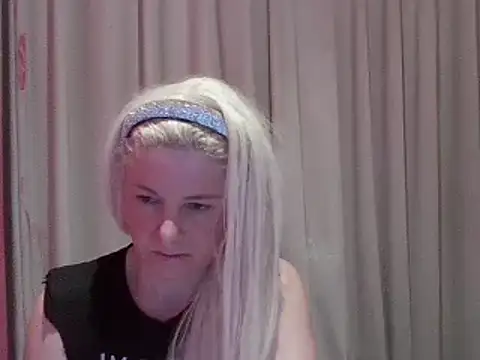 Snapshot of qvncrazy chatting on March 2025 11:05:01 AM qvncrazy online show from March 2025 11:05:01 AM