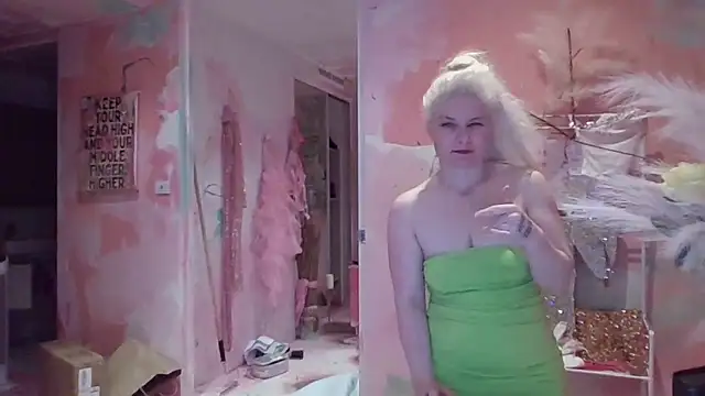 Snapshot of qvncrazy chatting on October 2025 01:40:02 PM qvncrazy online show from October 2025 01:40:02 PM