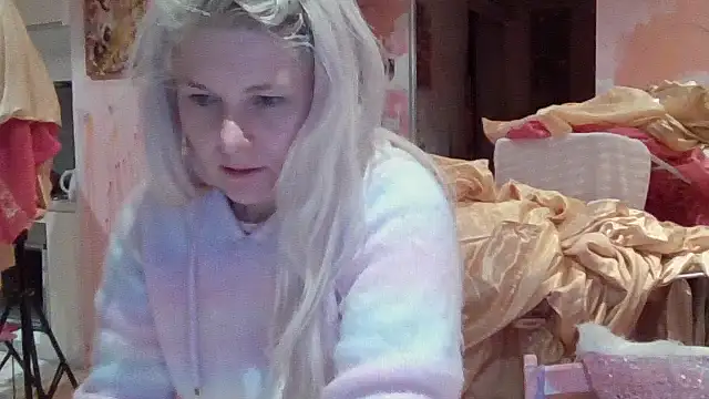 Snapshot of qvncrazy chatting on October 2025 09:13:02 AM qvncrazy online show from October 2025 09:13:02 AM