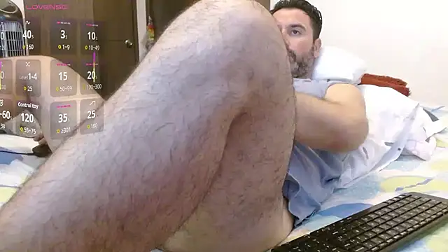 Snapshot of rodrher81 chatting on October 2025 05:32:02 PM rodrher81 online show from October 2025 05:32:02 PM