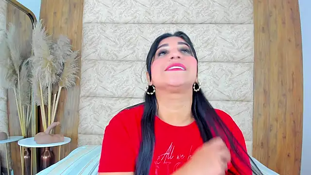 antonellarusso 1 online show from December 2024 01:56:01 PM