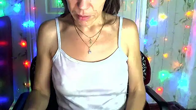 Snapshot of Ladywinter chatting on October 2025 03:24:02 PM Ladywinter online show from October 2025 03:24:02 PM