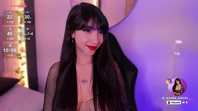 Snapshot of emma_woods_ chatting on December 2024 03:28:02 PM emma woods online show from December 2024 03:28:02 PM