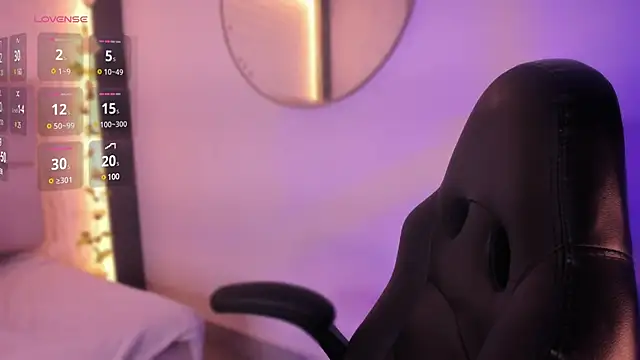 Snapshot of emma_woods_ chatting on December 2024 12:19:02 PM emma woods online show from December 2024 12:19:02 PM