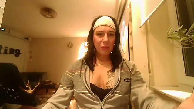 Snapshot of TS-Micaela chatting on December 2024 09:28:01 PM TS-Micaela online show from December 2024 09:28:01 PM