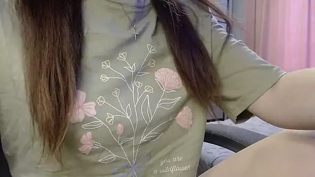 Snapshot of Viktoriiya_bald chatting on March 2025 12:01:02 PM Viktoriiya bald online show from March 2025 12:01:02 PM