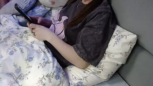 Snapshot of Viktoriiya_bald chatting on March 2025 03:35:01 PM Viktoriiya bald online show from March 2025 03:35:01 PM