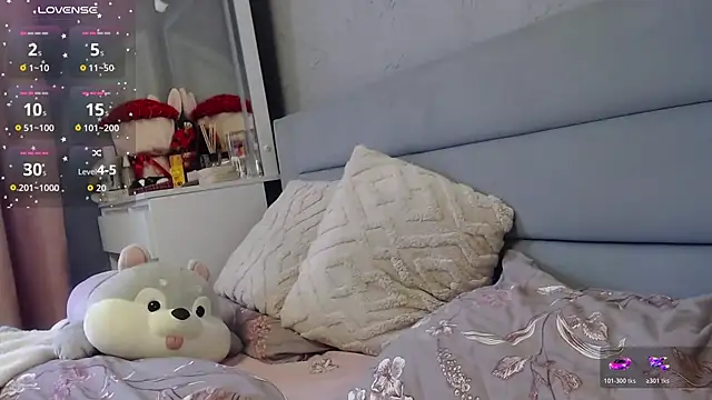 Snapshot of Viktoriiya_bald chatting on October 2025 12:50:01 PM Viktoriiya bald online show from October 2025 12:50:01 PM