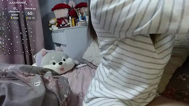 Snapshot of Viktoriiya_bald chatting on November 2025 10:42:02 PM Viktoriiya bald online show from November 2025 10:42:02 PM