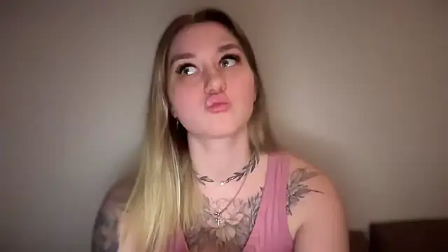 Snapshot of Isabel-Bailey chatting on January 2025 10:33:02 PM Isabel-Bailey online show from January 2025 10:33:02 PM