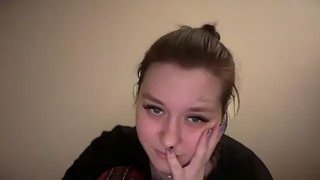 Snapshot of Isabel-Bailey chatting on January 2025 10:05:01 PM Isabel-Bailey online show from January 2025 10:05:01 PM