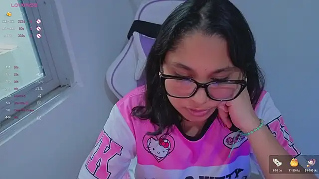 Snapshot of Cuteprincess21 chatting on November 2025 09:35:01 PM Cuteprincess21 online show from November 2025 09:35:01 PM