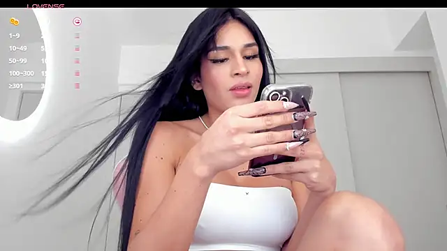 Snapshot of mia_yourmommy chatting on December 2024 09:35:01 PM mia yourmommy online show from December 2024 09:35:01 PM