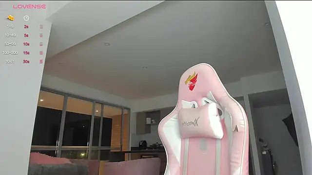 Snapshot of mia_yourmommy chatting on January 2025 07:03:01 AM mia yourmommy online show from January 2025 07:03:01 AM