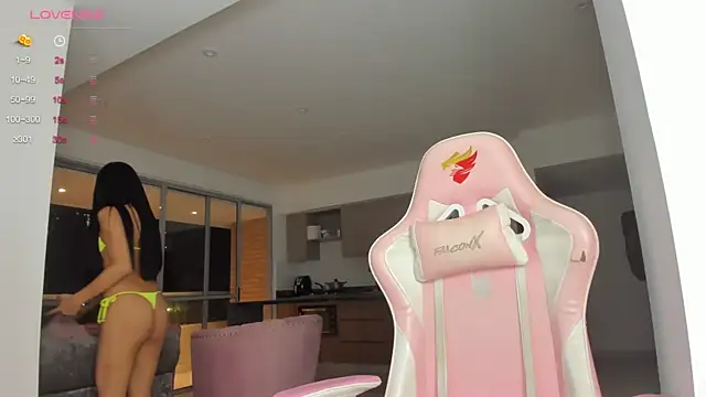 Snapshot of mia_yourmommy chatting on January 2025 02:44:02 AM mia yourmommy online show from January 2025 02:44:02 AM