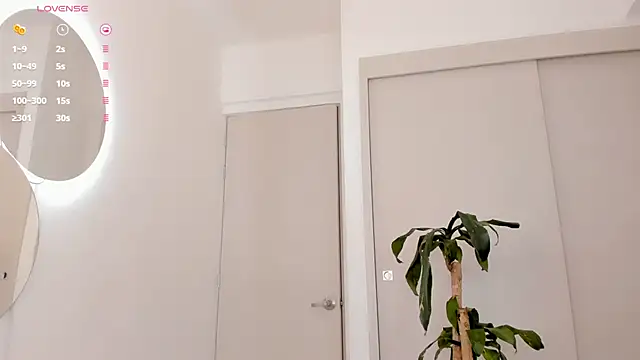 Snapshot of mia_yourmommy chatting on January 2025 05:40:02 AM mia yourmommy online show from January 2025 05:40:02 AM