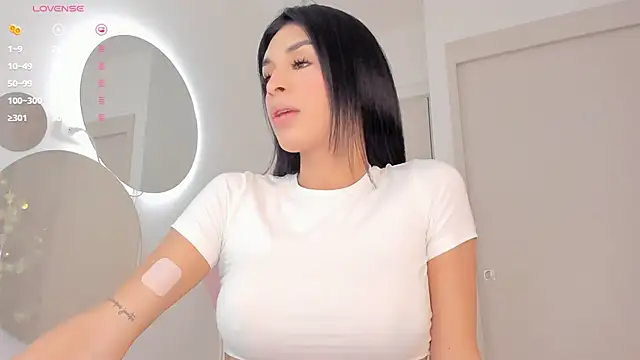 Snapshot of mia_yourmommy chatting on February 2025 11:04:02 PM mia yourmommy online show from February 2025 11:04:02 PM