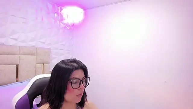 PauletteJ online show from December 2025 12:00:02 PM